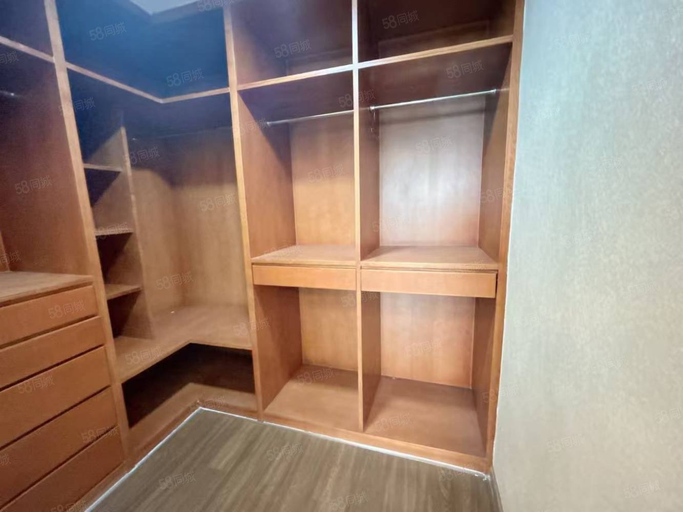 龙泉花园东苑4室2厅2卫151㎡东南94万