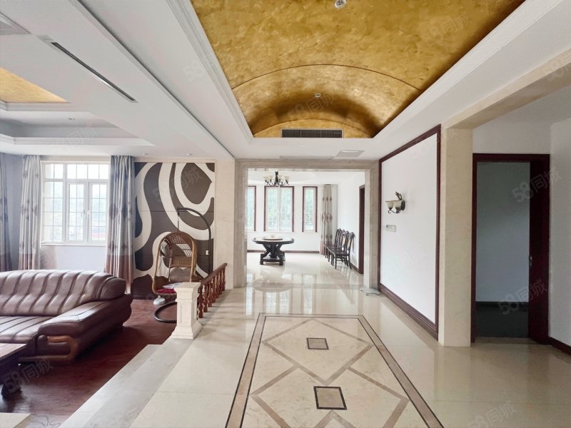 世纪华城独栋占地12亩花园600平米可以停6部车子