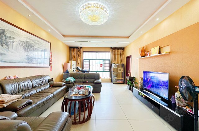 诚心出售   凤凰新城别墅赠送院子，精装修 免大税，欢迎看房