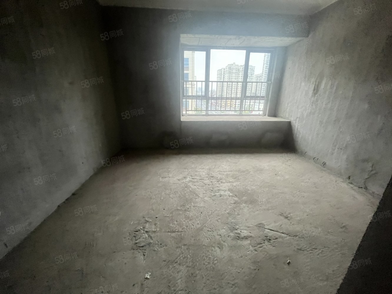 高安润达国际城3室2厅2卫127㎡南北88万