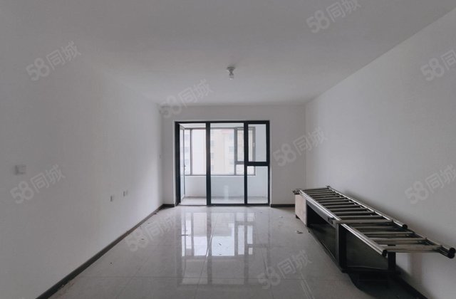 金裕新城 新房未住 东边户 三室双卫送车位储藏室免大税可按揭