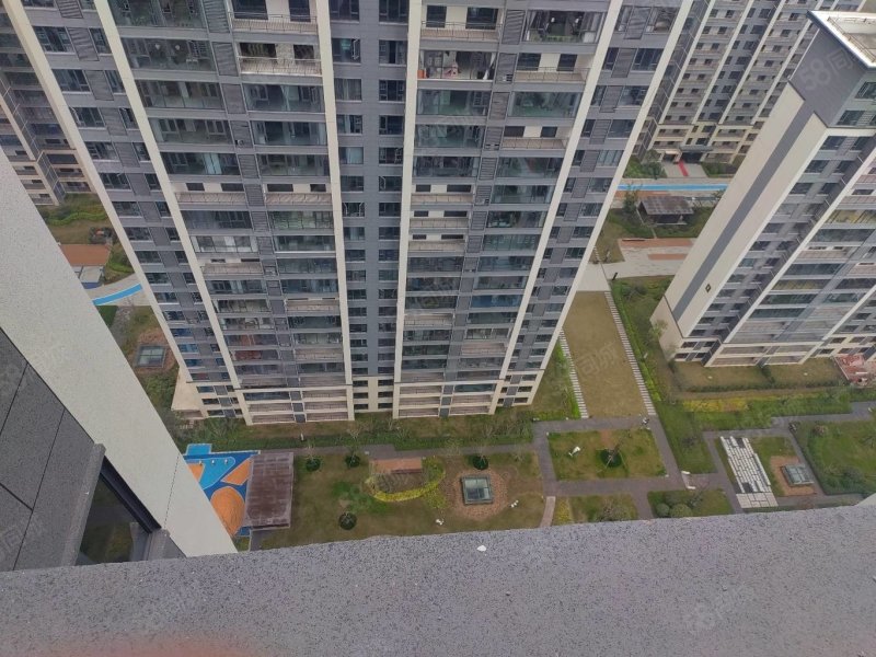 葛宁悦东方4室2厅2卫143㎡南北83.8万