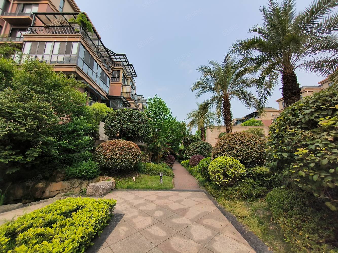 岳麓欧城3室2厅2卫128㎡东西68万