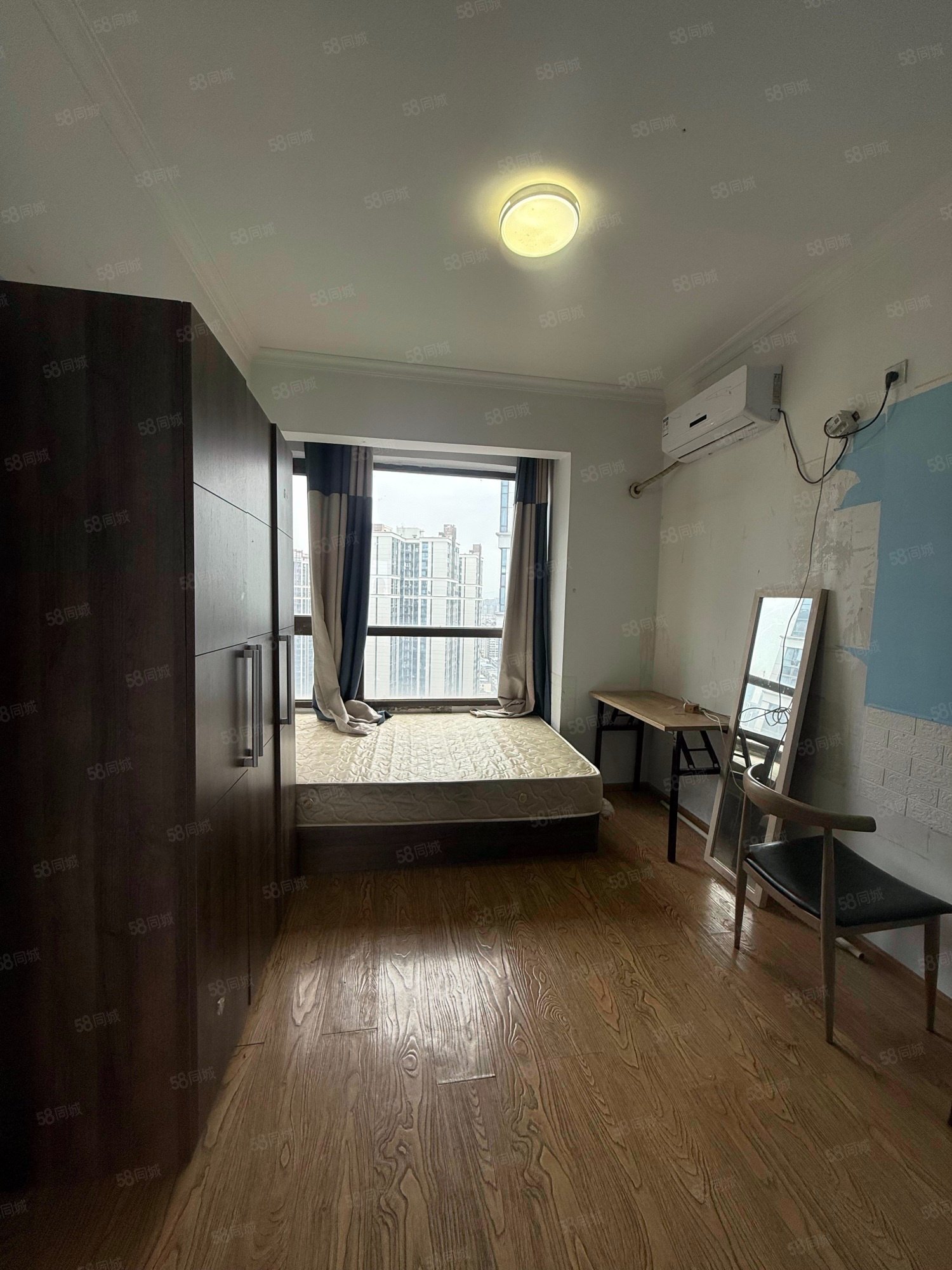 戛纳湾金棕榈4室2厅3卫120㎡南北186万