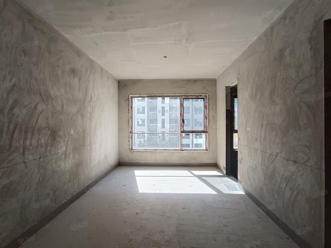 国瑞麓林府4室2厅3卫143㎡南北125万