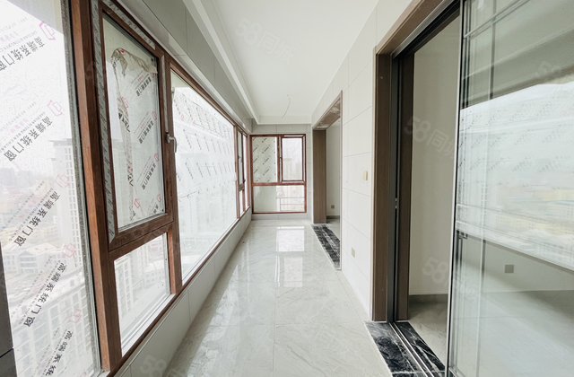 急售 装修好未住 汽车站 香江 万达  江山印 双阳台双卫