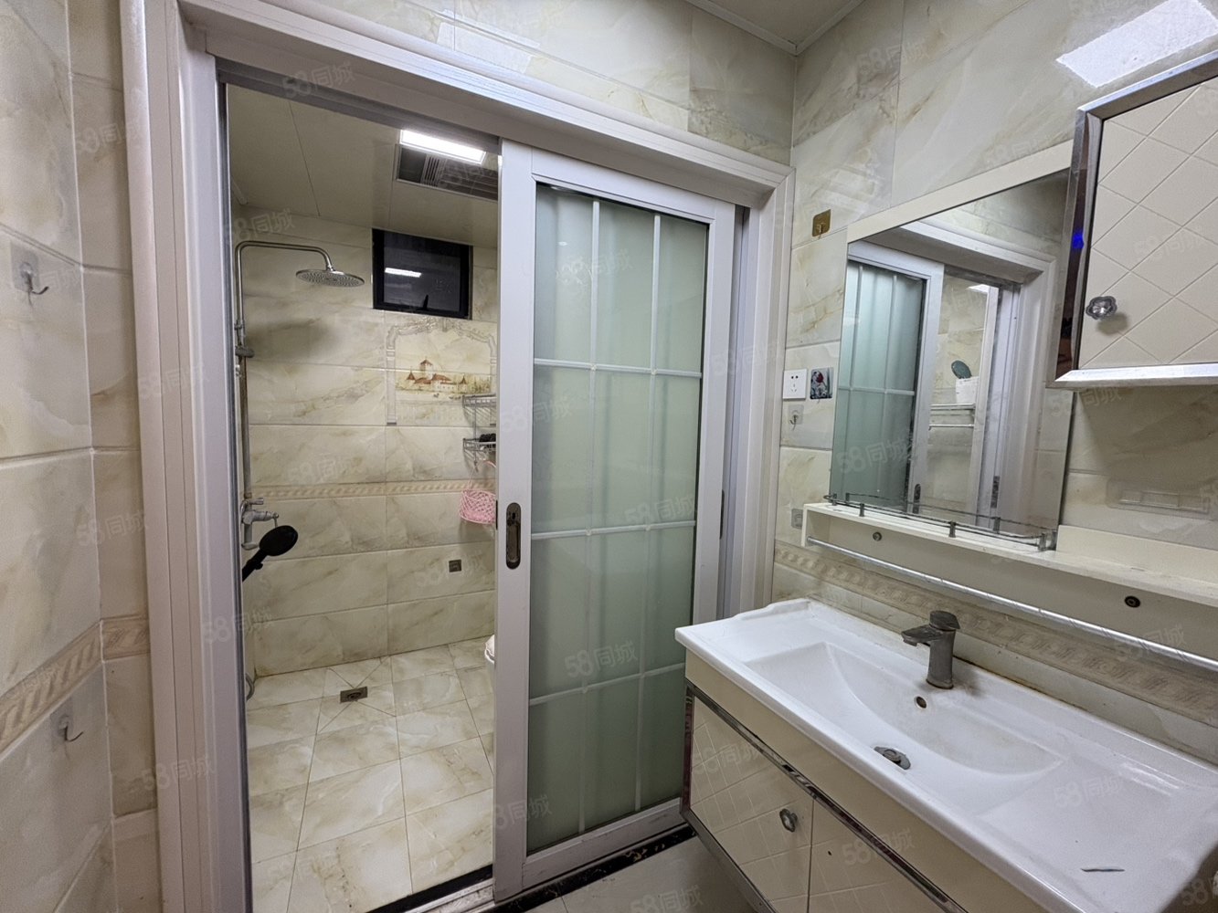 奥林清华3室2厅1卫124㎡南北60万