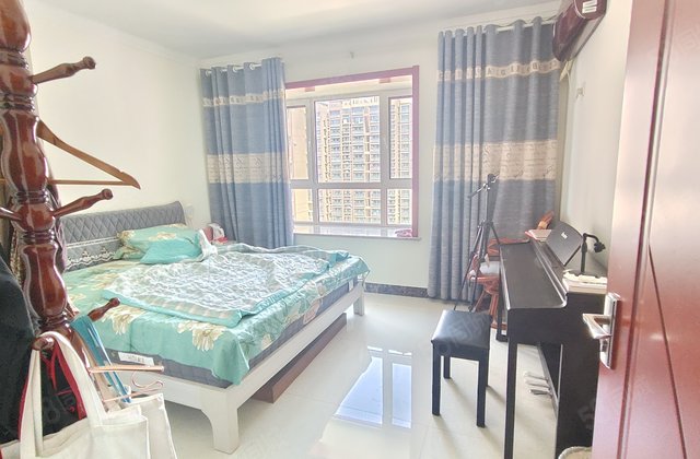 新东方龙湾一期 文轩精装三室 中间楼层 带车位储藏室 免大税