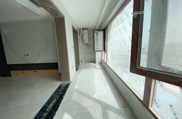 万达旁 精装三室双卫 已封双阳台 好楼层随时看房