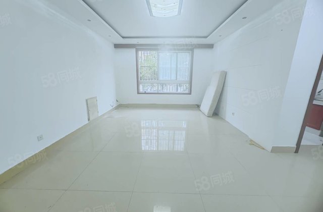 新东方名人苑二期,湖边电梯洋房,孝心一楼,双卫,3室朝阳