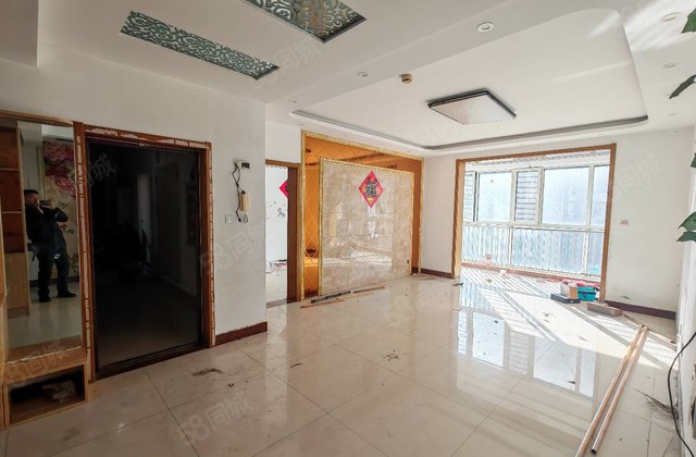 二中旁书香东郡三室两卫三叶草带车位储藏室免大税随时看房