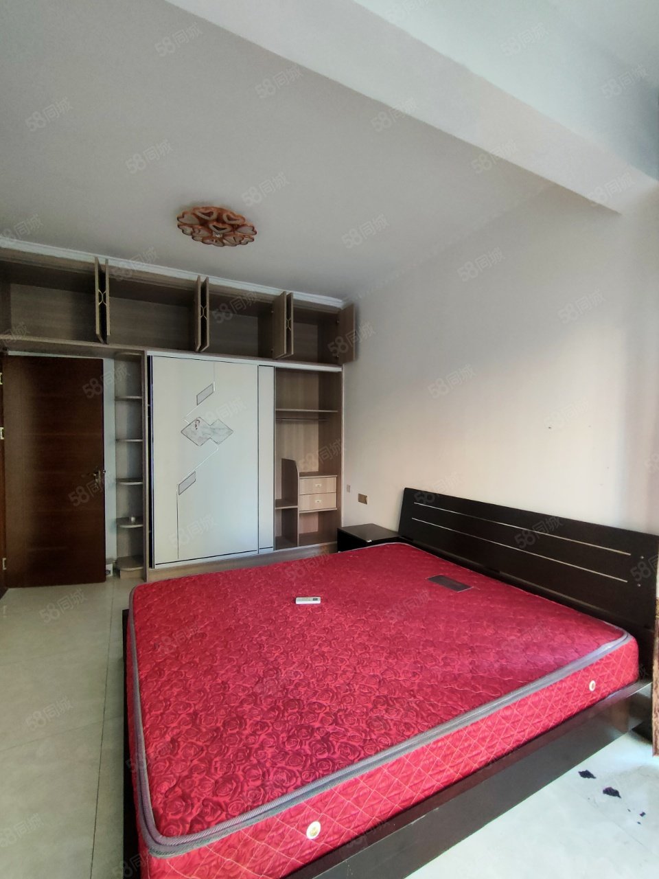 巨人印象小区3室2厅2卫128㎡南58万