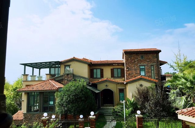 150平实得550认筹享95折 首付36万购双龙滨湖公园别墅