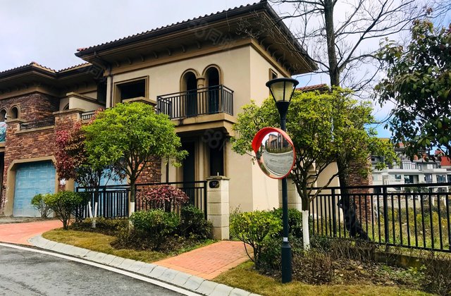 贝地卢加诺观水岸别墅豪华装修 带150平超大花园,二桥后冲路8号-贵阳
