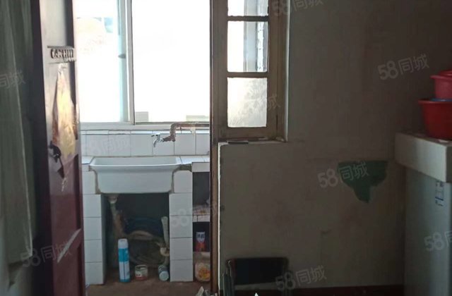 文轩本部，老一中北邻， 刚需小三居，3楼，免大税