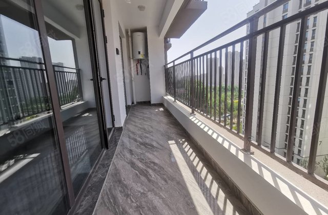 一实验学府印象城市玖玺送车位储藏室新房未住