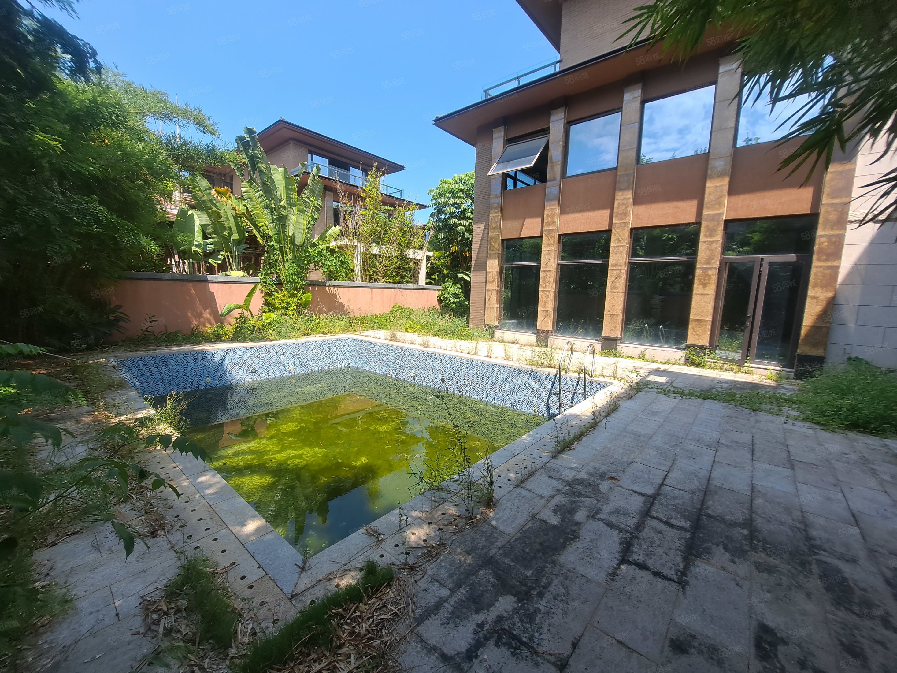 海棠福湾一号(别墅)5室2厅5卫330㎡东南2000万