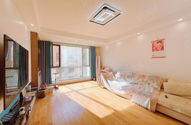 湖边 名人苑电梯洋房 紧邻湖边 早市 生活方便 带车位储藏室