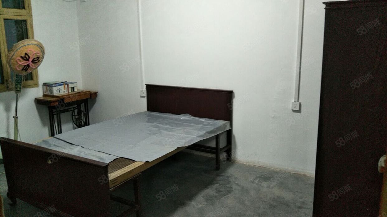 教育局家属院(竹山)3室1厅1卫100㎡南27万