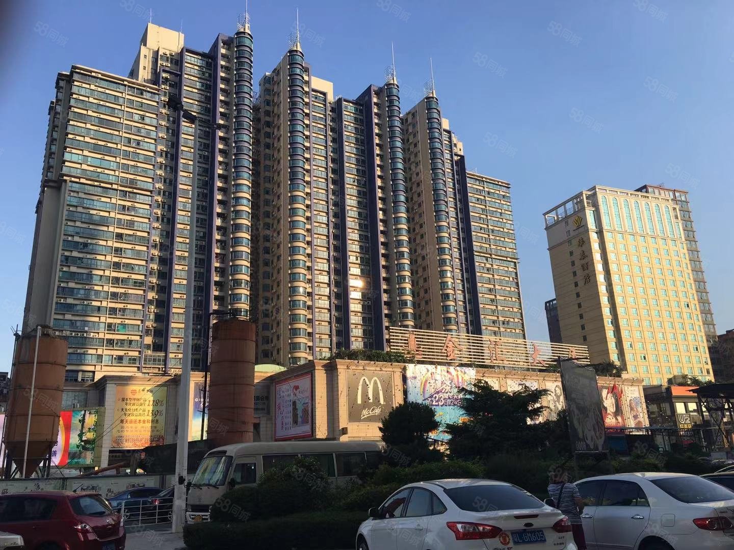 金汇大厦超笋大单间光线超好近地铁近商场好出租易出售