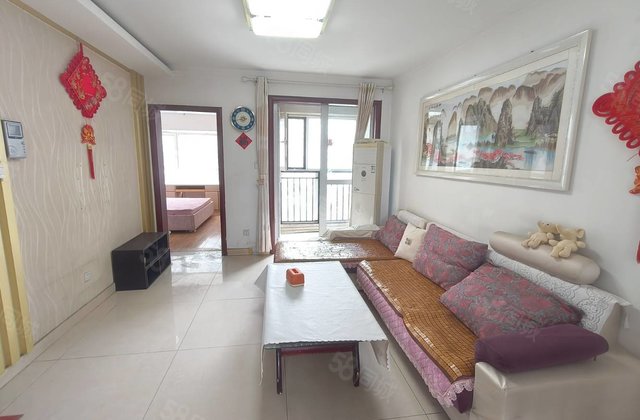 48万小二室，阿卡迪亚，精装修，中间楼层，地暖房