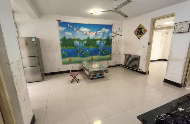 香江妇幼保健院西邻三楼三室免大税带储藏室小区停车方便随时看房