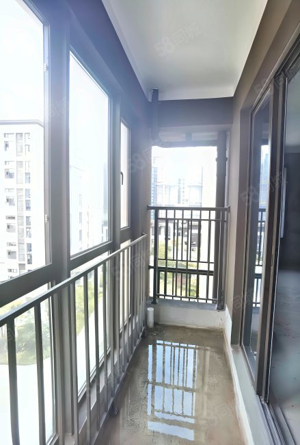 世茂云潮3室2厅1卫76.78㎡南北168万