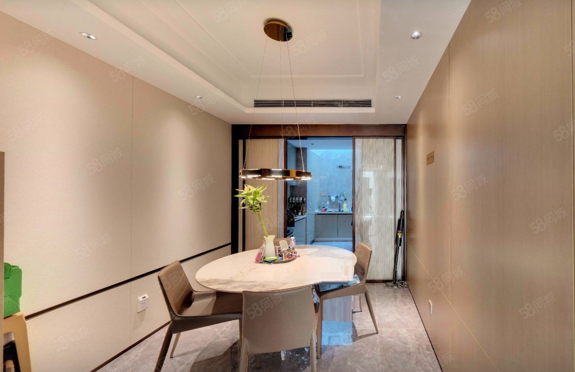 中海天鉆4室2廳3衛(wèi)165.46㎡南北890萬