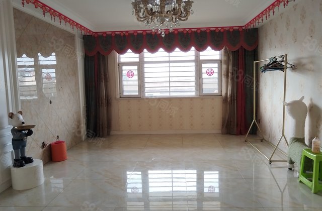 时代广场3室2厅135㎡95万二手房图片