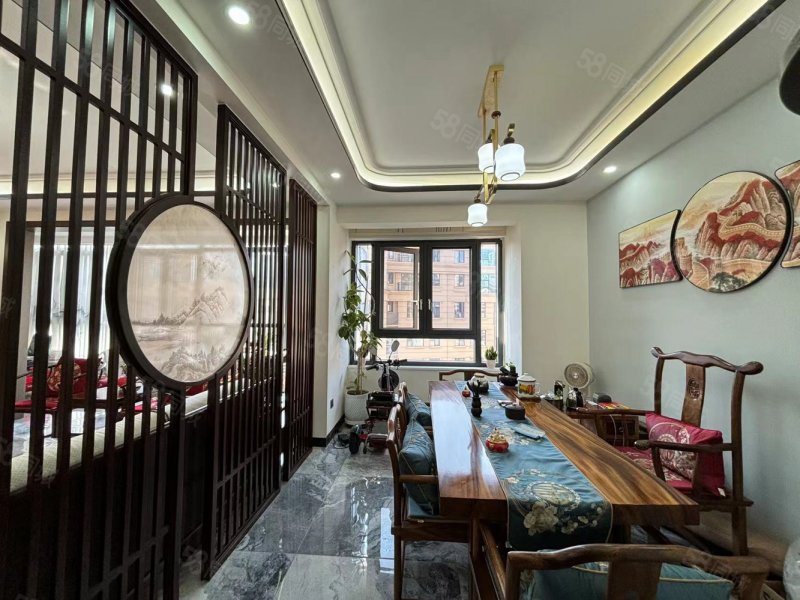 急售林溪郡顶楼三层复式198平米中式风格带大露台