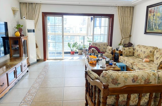 南湖中祥大厦4室2厅135.84㎡658万二手房图片