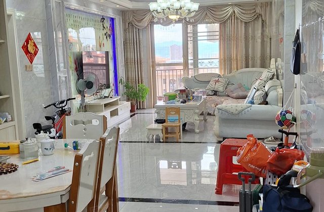 红都国际城荣御4室2厅136㎡89万二手房图片