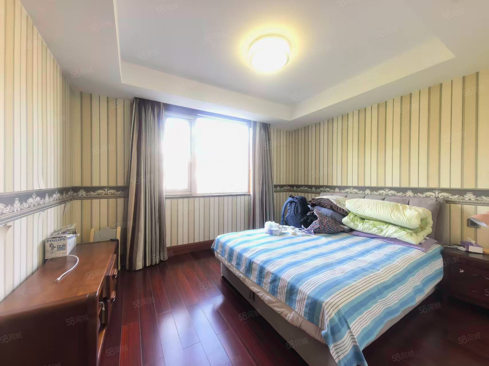 天鵝堡4室3廳4衛(wèi)247.03㎡南北830萬