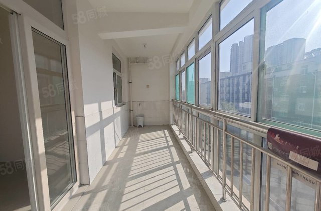 6层电梯洋房 双阳台 三叶草户型