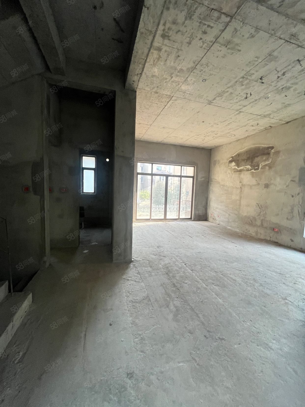 碧桂园凤凰城(别墅)5室2厅4卫243㎡北259万