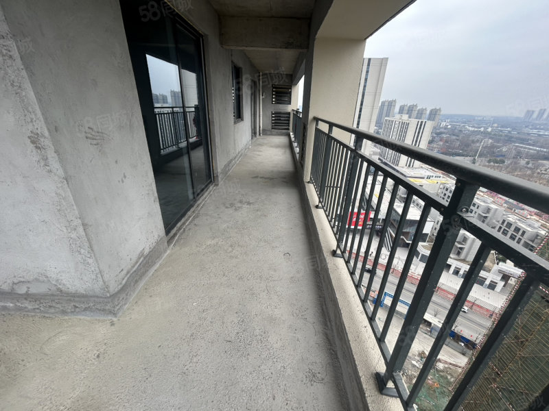 华滋上城4室2厅3卫166㎡南北88万