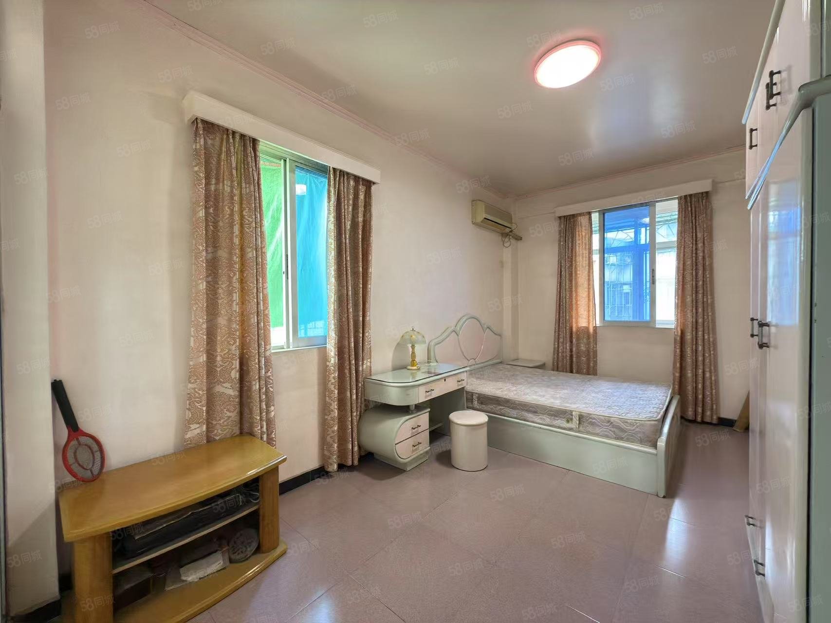 西荣路小区3室2厅2卫110㎡南北40万