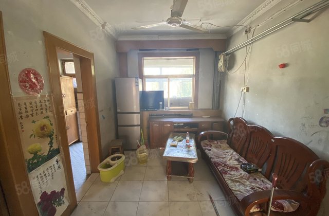 文轩本部，建行家属院，两室，户型方正南北通透