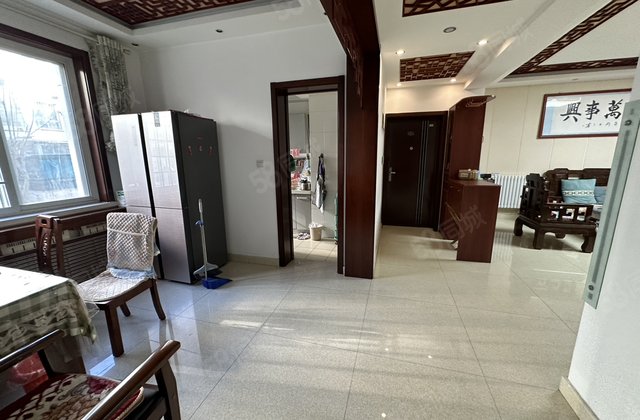 一楼带大院子城市主人 正规商品房 双卫 南北通透 出行方便