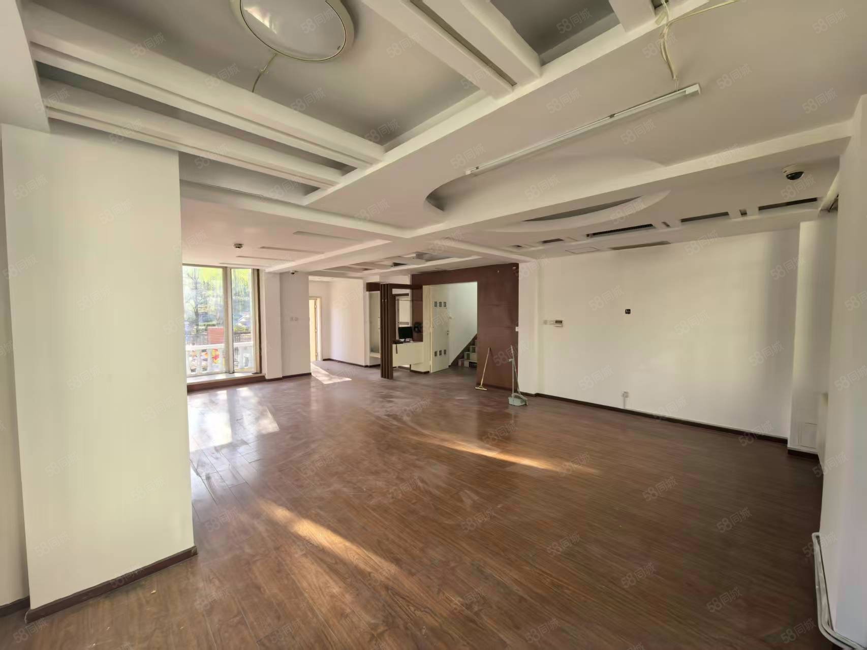 聽濤雅苑(別墅)4室2廳3衛(wèi)335.82㎡南北1400萬