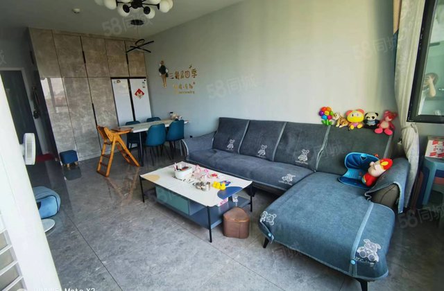 百合新城三期，精装三室两厅，小区房龄新，婚房当选