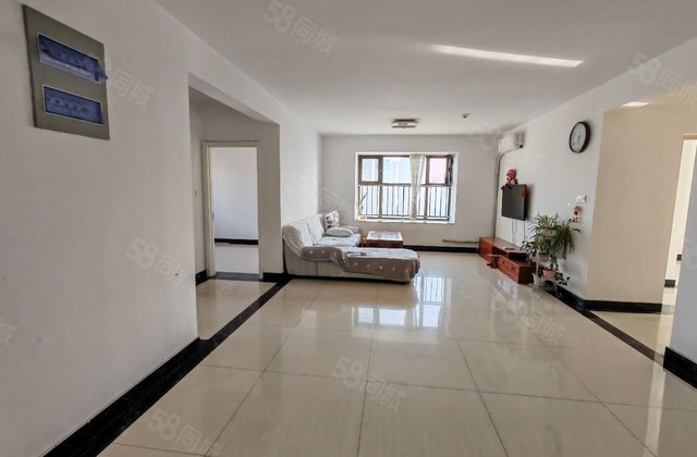 中央帝景 公园旁  紧邻市中心  4居室  边户 户型方正