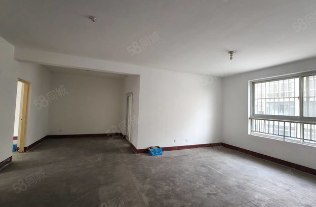 湖边房观澜一品，名人苑三期新房未住，三室二卫带车库，看房方便