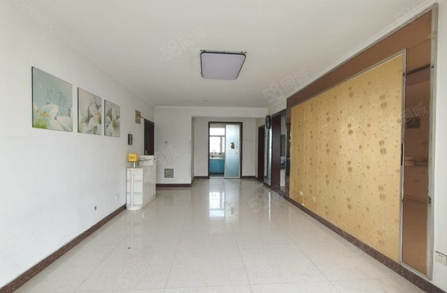 有电梯 满五   南北通透 密度低 商品住宅 出行方便