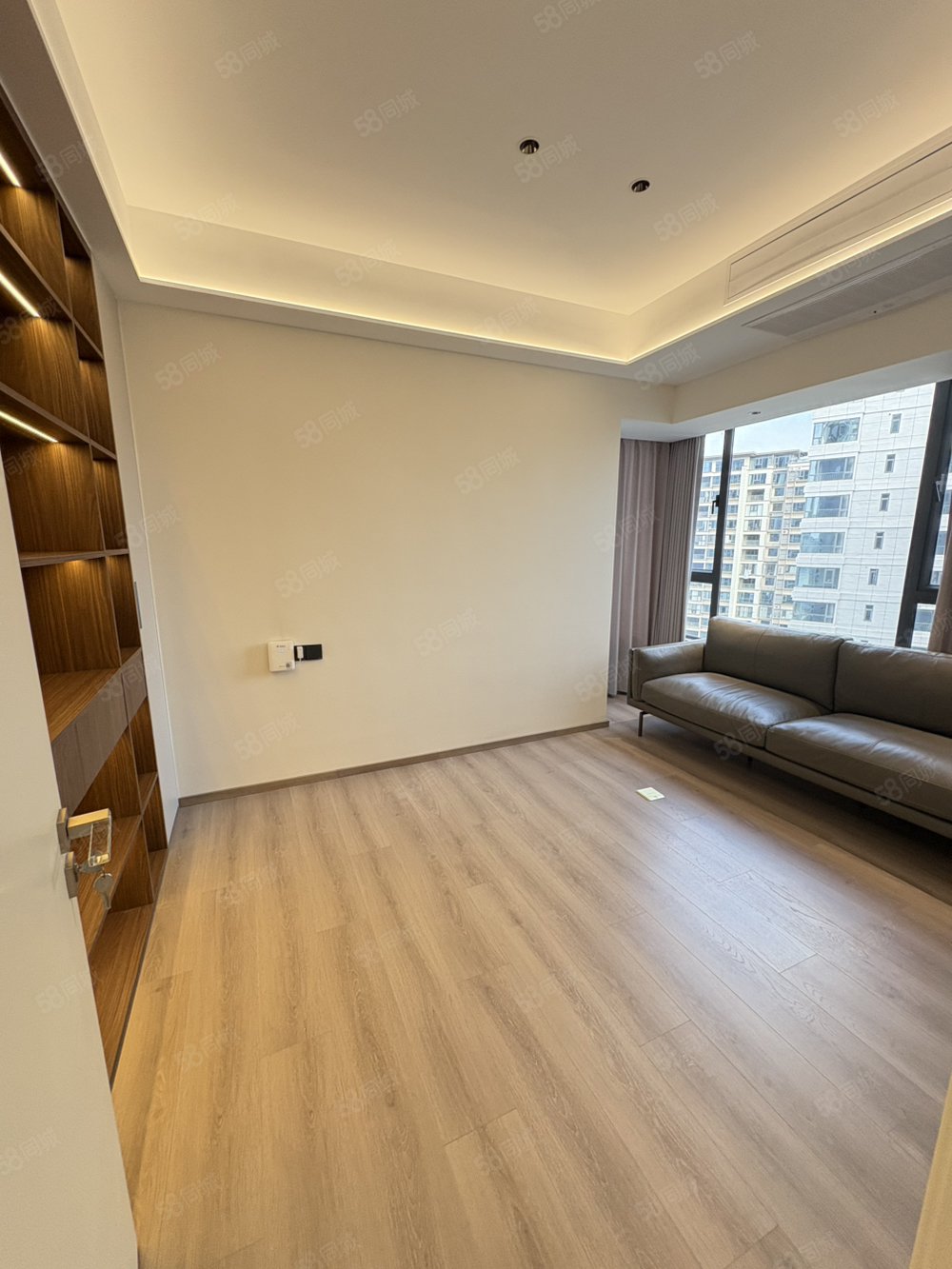 天秀湾4室2厅2卫202㎡南北270万