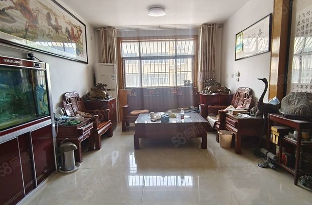 急售，文轩实验龙山南区 ，三室朝阳，东边户闲置中带家具家电。