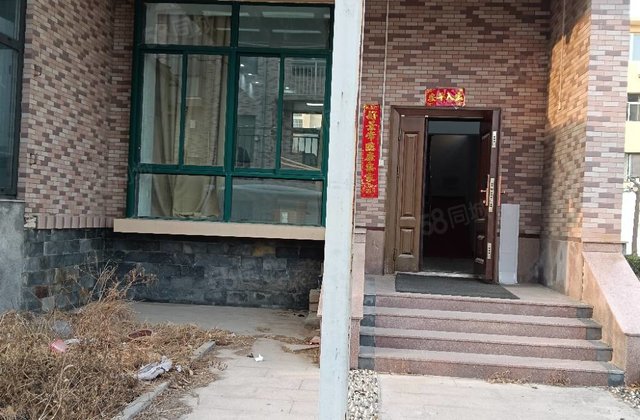 汽车站附近，伟业南苑别墅，带车库可自由装修，带院子，边户