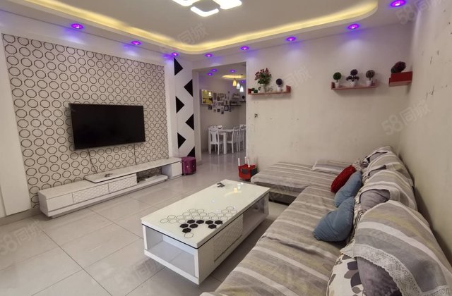 急售新城邦，万豪电梯好楼层精装修南北通透3室2卫带车储有钥匙