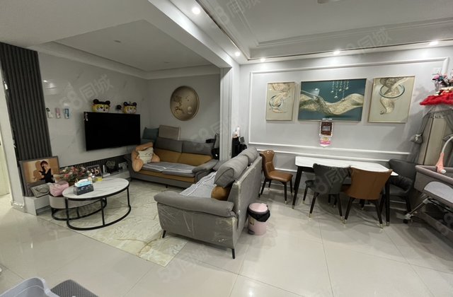 急售！文轩本部，中间楼层三室精装送车位，随时可以看房