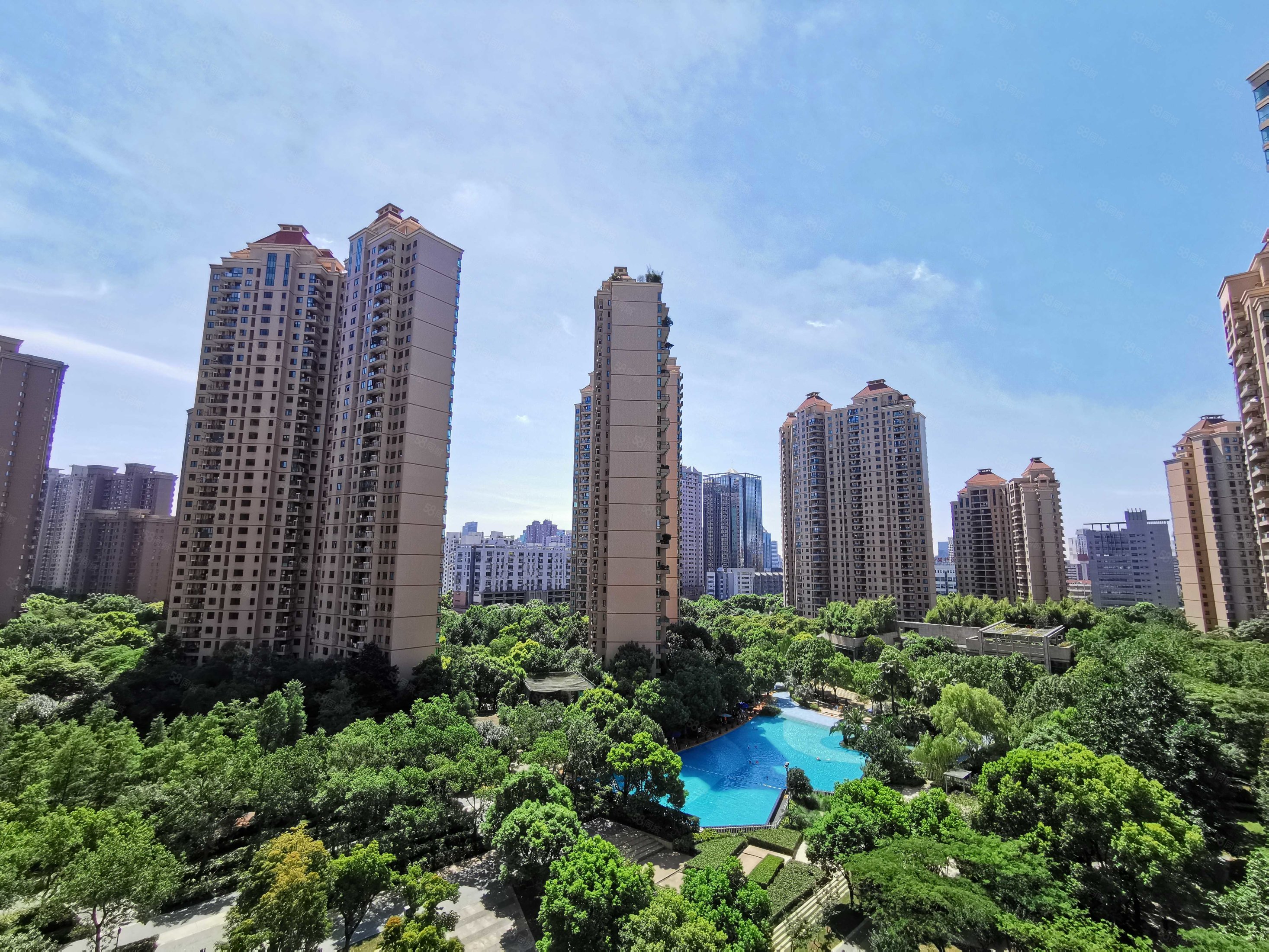 仁恒河滨花园4室2厅3卫238㎡南北2300万